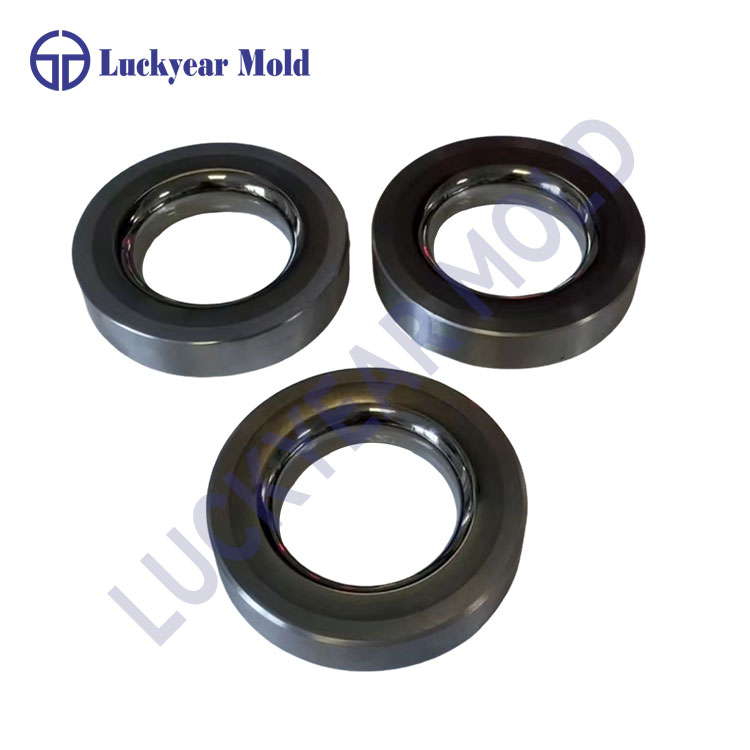 कार्बाइड डाईज़ की विशेषताएँ क्या हैं?